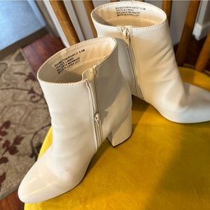 Bought oversized to accommodate bunions but a bit too big. Only worn once.